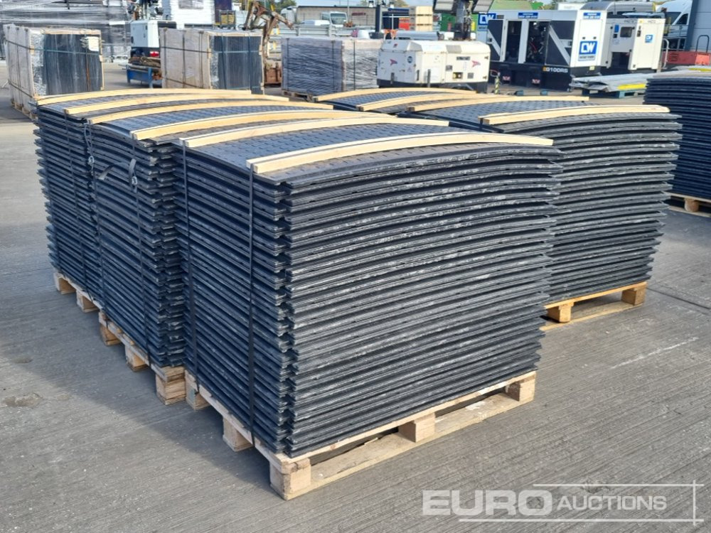 Unused Pallet of 4' x 2.5' Plastic Road Plates (5 of) - Equipo de construcción: foto 1 Unused Pallet of 4' x 2.5' Plastic Road Plates (5 of) - Equipo de construcción: foto 1