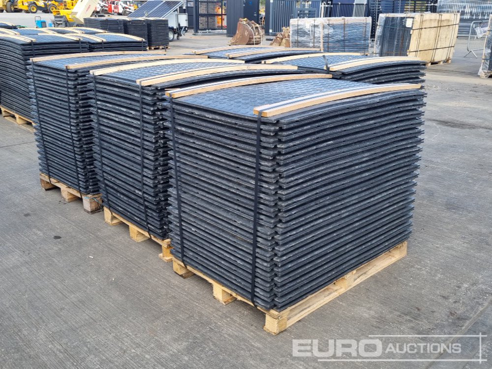 Unused Pallet of 4' x 2.5' Plastic Road Plates (5 of) - Equipo de construcción: foto 1 Unused Pallet of 4' x 2.5' Plastic Road Plates (5 of) - Equipo de construcción: foto 1