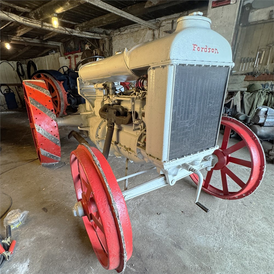 Fordson F - Tractor: foto 2 Fordson F - Tractor: foto 2
