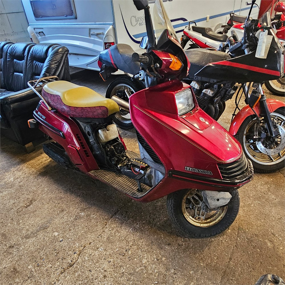Honda 250 Spacy - Motocicleta: foto 1 Honda 250 Spacy - Motocicleta: foto 1
