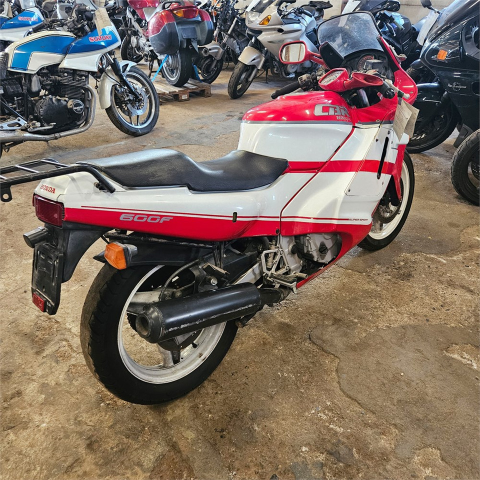 Honda CBR600F Super sport - Motocicleta: foto 5 Honda CBR600F Super sport - Motocicleta: foto 5