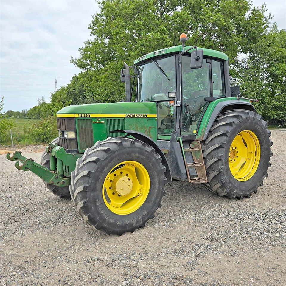 John Deere 6910 - Tractor: foto 1 John Deere 6910 - Tractor: foto 1
