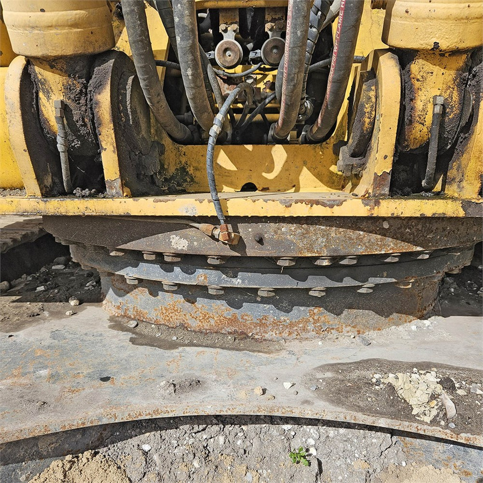 Excavadora de cadenas Komatsu PC240 LC-8: foto 42