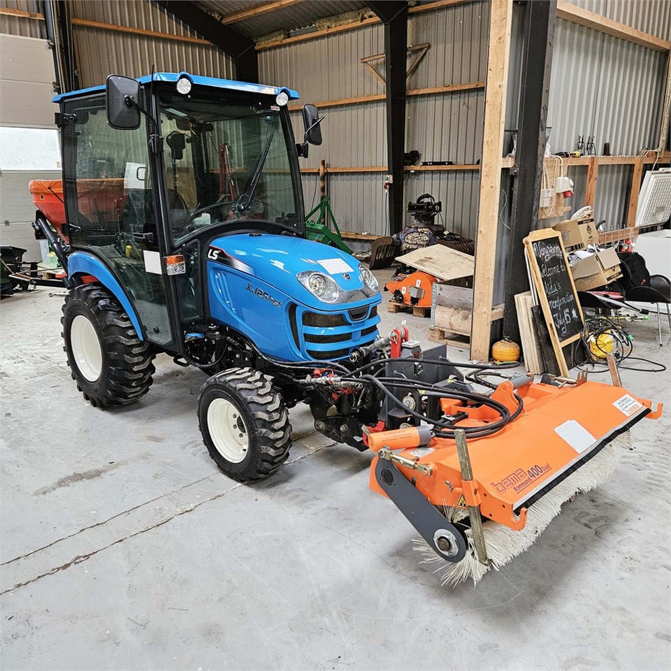 LS Mtron XJ25HST - Tractor municipal: foto 1 LS Mtron XJ25HST - Tractor municipal: foto 1