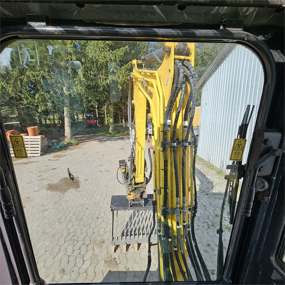 Miniexcavadora New Holland E26C: foto 18