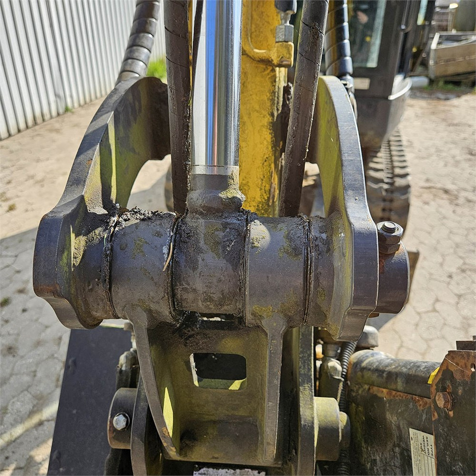 Miniexcavadora New Holland E26C: foto 28