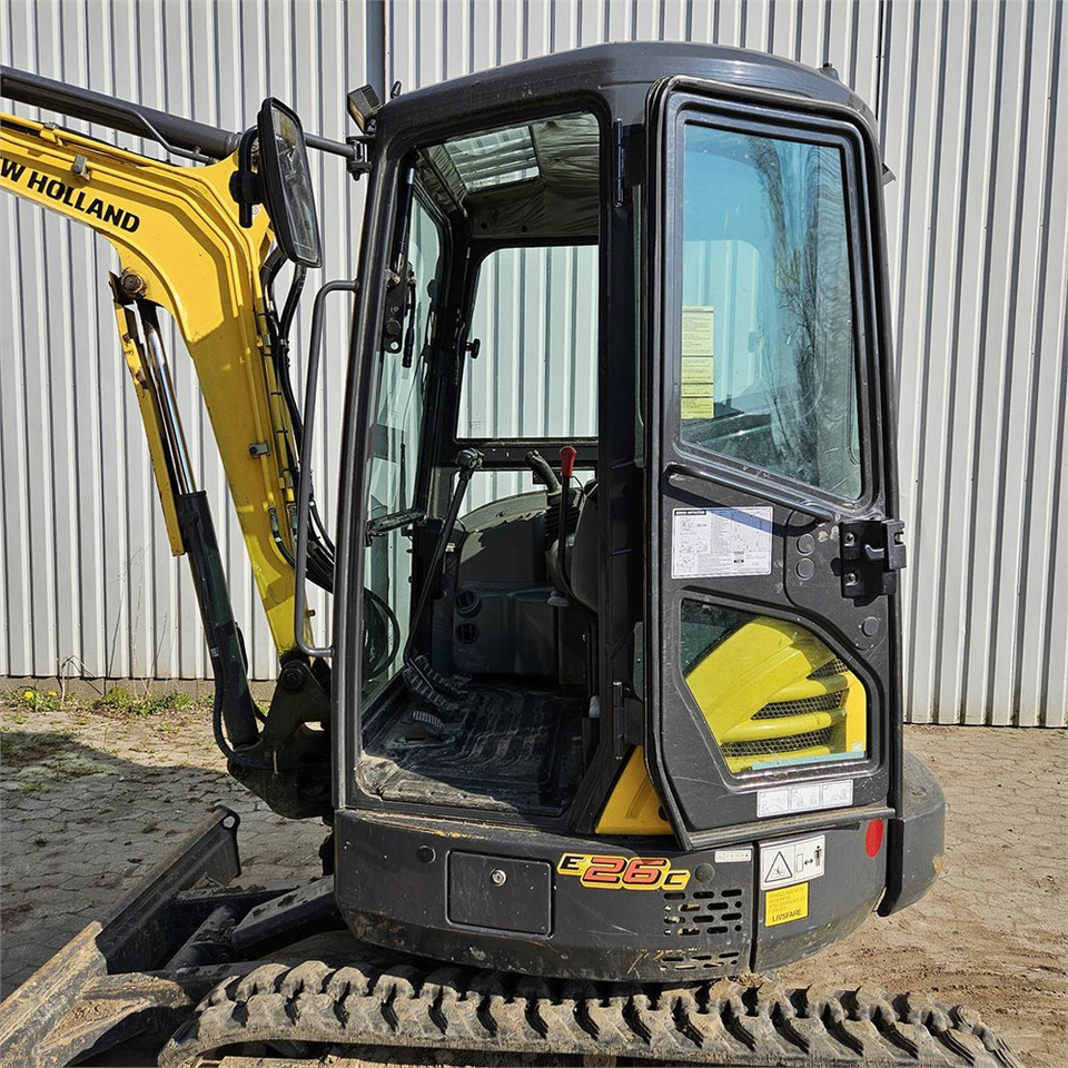 Miniexcavadora New Holland E26C: foto 26