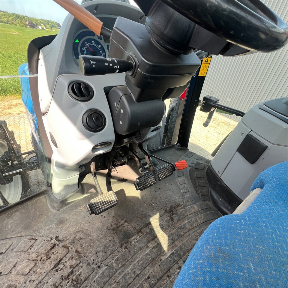 Tractor New Holland T6050: foto 28