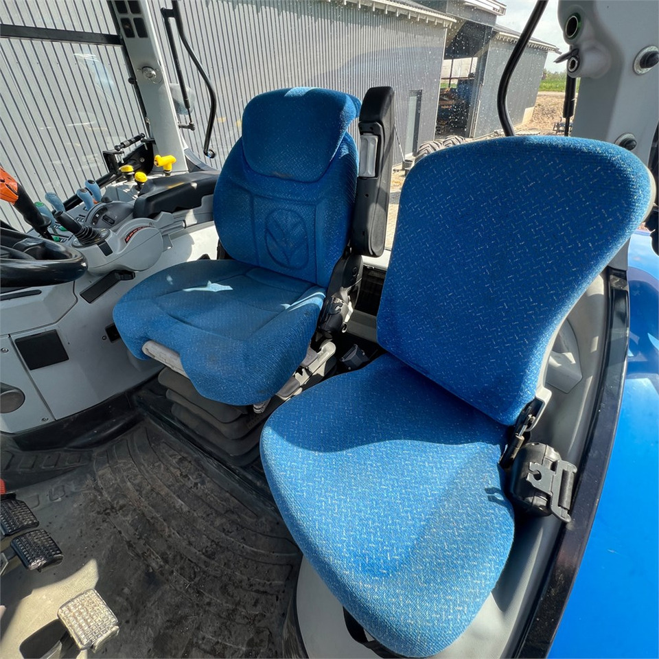 Tractor New Holland T6050: foto 20