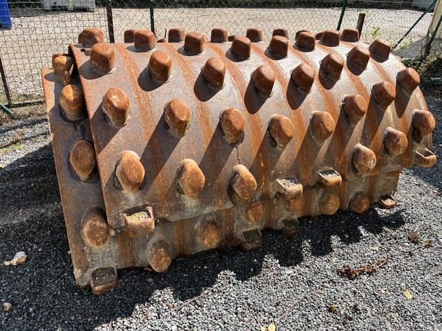 CATERPILLAR COQUILLE PIED DE MOUTON CS 663E - Implemento para Maquinaria de construcción: foto 1 CATERPILLAR COQUILLE PIED DE MOUTON CS 663E - Implemento para Maquinaria de construcción: foto 1