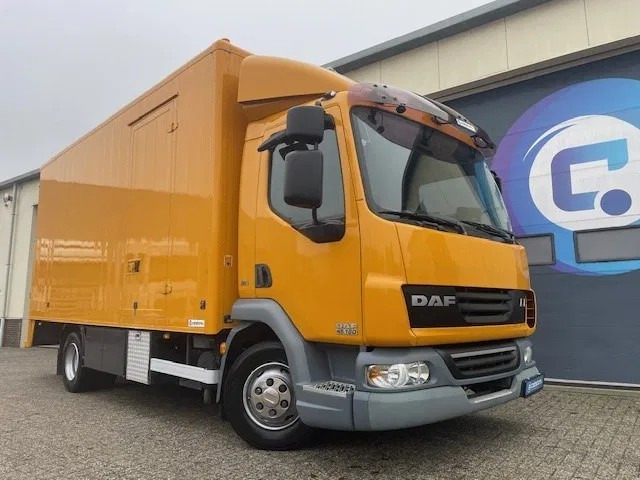 DAF LF 45.160 4x2 Euro 5 EEV - Year 2008 - Mobiele werkplaats - Bakwagen - Closed box - Km 268.123 - Camión caja cerrada: foto 1 DAF LF 45.160 4x2 Euro 5 EEV - Year 2008 - Mobiele werkplaats - Bakwagen - Closed box - Km 268.123 - Camión caja cerrada: foto 1