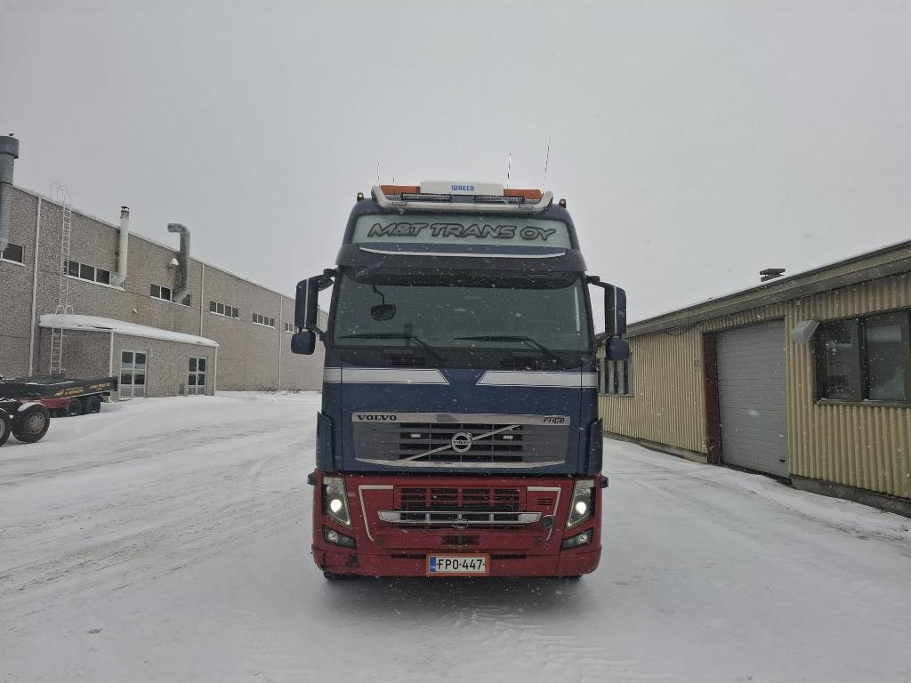 Volvo FH16 700 8x4 XXL GLOBE + Faymonville 4aks kehto - Cabeza tractora: foto 2 Volvo FH16 700 8x4 XXL GLOBE + Faymonville 4aks kehto - Cabeza tractora: foto 2
