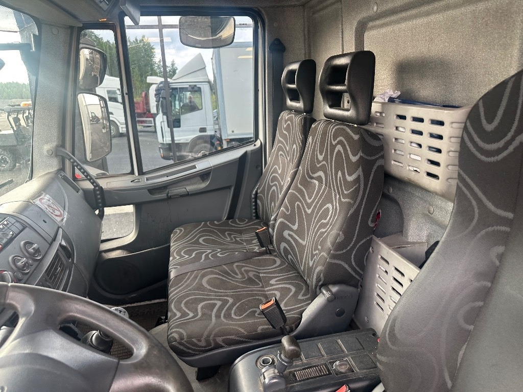 Camión caja cerrada Iveco Eurocargo 100 E22: foto 13
