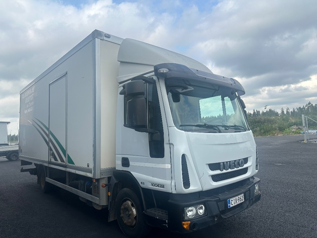 Iveco Eurocargo 100 E22 - Camión caja cerrada: foto 2 Iveco Eurocargo 100 E22 - Camión caja cerrada: foto 2