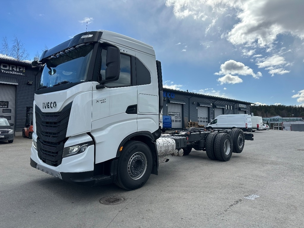 Iveco X-Way AS260X530 heti toimitukseen - Camión chasis: foto 1 Iveco X-Way AS260X530 heti toimitukseen - Camión chasis: foto 1
