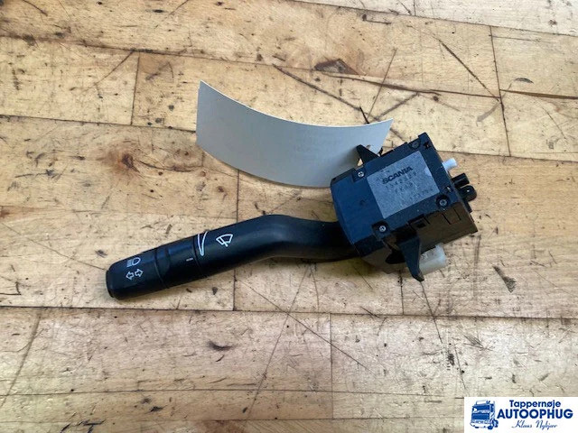 Scania switch, wipers-direction indicator – Scania 1542529 - Sistema eléctrico para Camión: foto 1 Scania switch, wipers-direction indicator – Scania 1542529 - Sistema eléctrico para Camión: foto 1