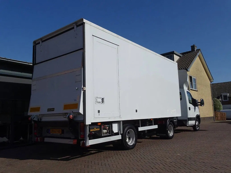 Iveco Daily 35C17 Be combinatie be trekker podium oplegger 3080 KG laadvm. 1.5 Ton Laadklep - Cabeza tractora: foto 2 Iveco Daily 35C17 Be combinatie be trekker podium oplegger 3080 KG laadvm. 1.5 Ton Laadklep - Cabeza tractora: foto 2
