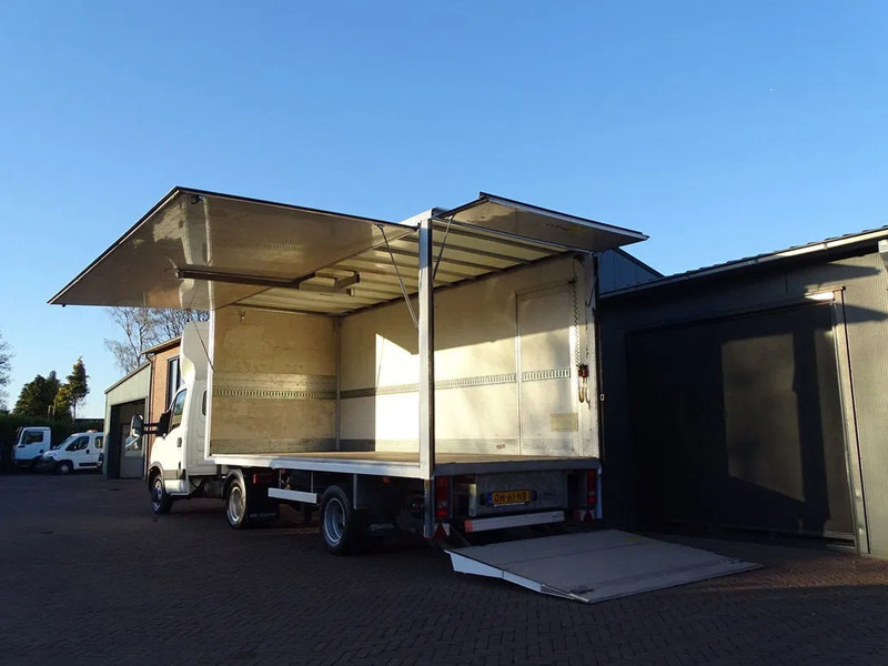 Iveco Daily 35C17 Be combinatie be trekker podium oplegger 3080 KG laadvm. 1.5 Ton Laadklep - Cabeza tractora: foto 4 Iveco Daily 35C17 Be combinatie be trekker podium oplegger 3080 KG laadvm. 1.5 Ton Laadklep - Cabeza tractora: foto 4