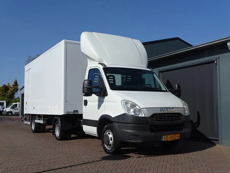 Iveco Daily 35C17 Be combinatie be trekker podium oplegger 3080 KG laadvm. 1.5 Ton Laadklep - Cabeza tractora: foto 1 Iveco Daily 35C17 Be combinatie be trekker podium oplegger 3080 KG laadvm. 1.5 Ton Laadklep - Cabeza tractora: foto 1