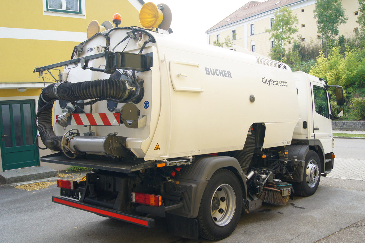 MERCEDES-BENZ ATEGO 1324 / BUCHER CityFant 6000 TWIN, beidseitig + Heck, Aufbaumotor - Barredora vial: foto 5 MERCEDES-BENZ ATEGO 1324 / BUCHER CityFant 6000 TWIN, beidseitig + Heck, Aufbaumotor - Barredora vial: foto 5