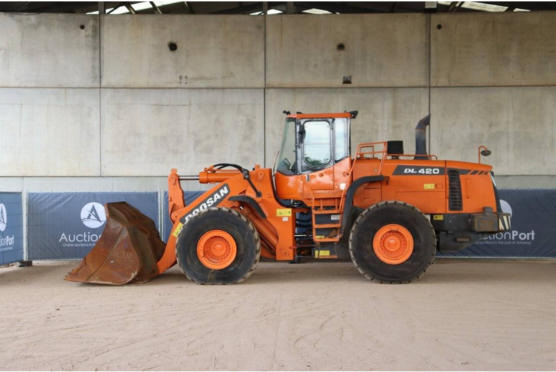 Doosan DL420 - Cargadora de ruedas: foto 2 Doosan DL420 - Cargadora de ruedas: foto 2