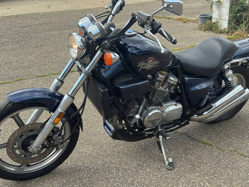 Honda Magna VF750C - Motocicleta: foto 1 Honda Magna VF750C - Motocicleta: foto 1