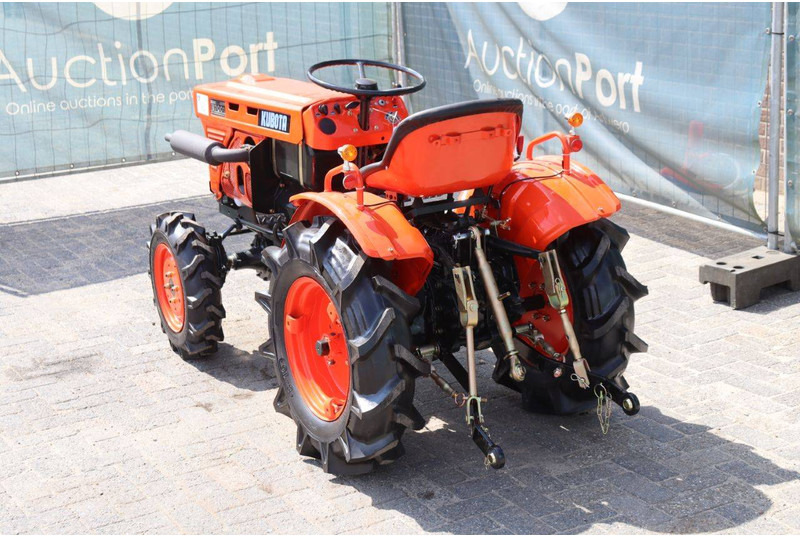 Kubota B7001 - Tractor: foto 4 Kubota B7001 - Tractor: foto 4