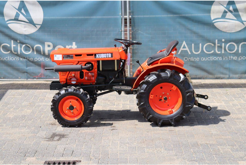 Kubota B7001 - Tractor: foto 2 Kubota B7001 - Tractor: foto 2