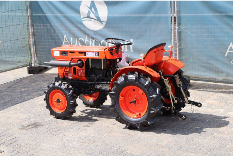Kubota B7001 - Tractor: foto 3 Kubota B7001 - Tractor: foto 3