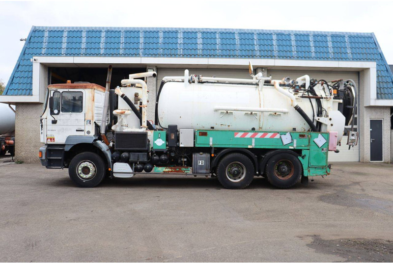 MAN 33.360 FE 300 A Sewage Truck - Camión caja cerrada: foto 2 MAN 33.360 FE 300 A Sewage Truck - Camión caja cerrada: foto 2