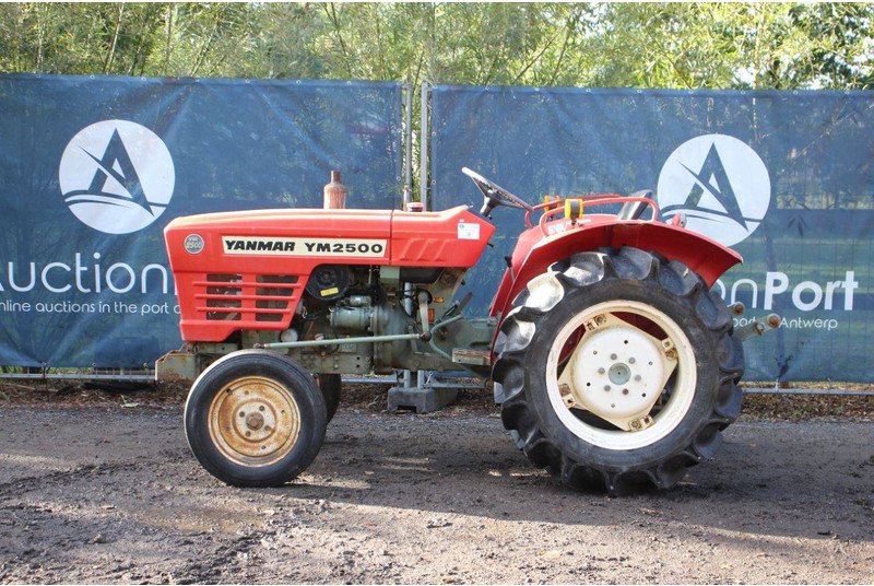 Yanmar YM2500 - Tractor: foto 2 Yanmar YM2500 - Tractor: foto 2
