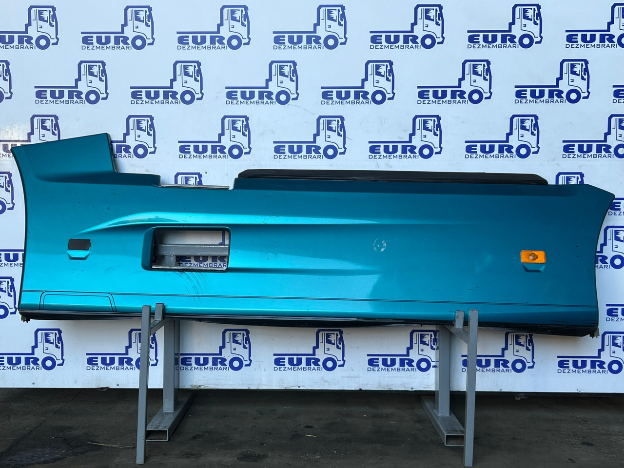 PARABICICLIST STANGA RENAULT T 82302001, 82302005, 82375109, 82375110, 21234571 - Carrocería y exterior para Camión: foto 1 PARABICICLIST STANGA RENAULT T 82302001, 82302005, 82375109, 82375110, 21234571 - Carrocería y exterior para Camión: foto 1