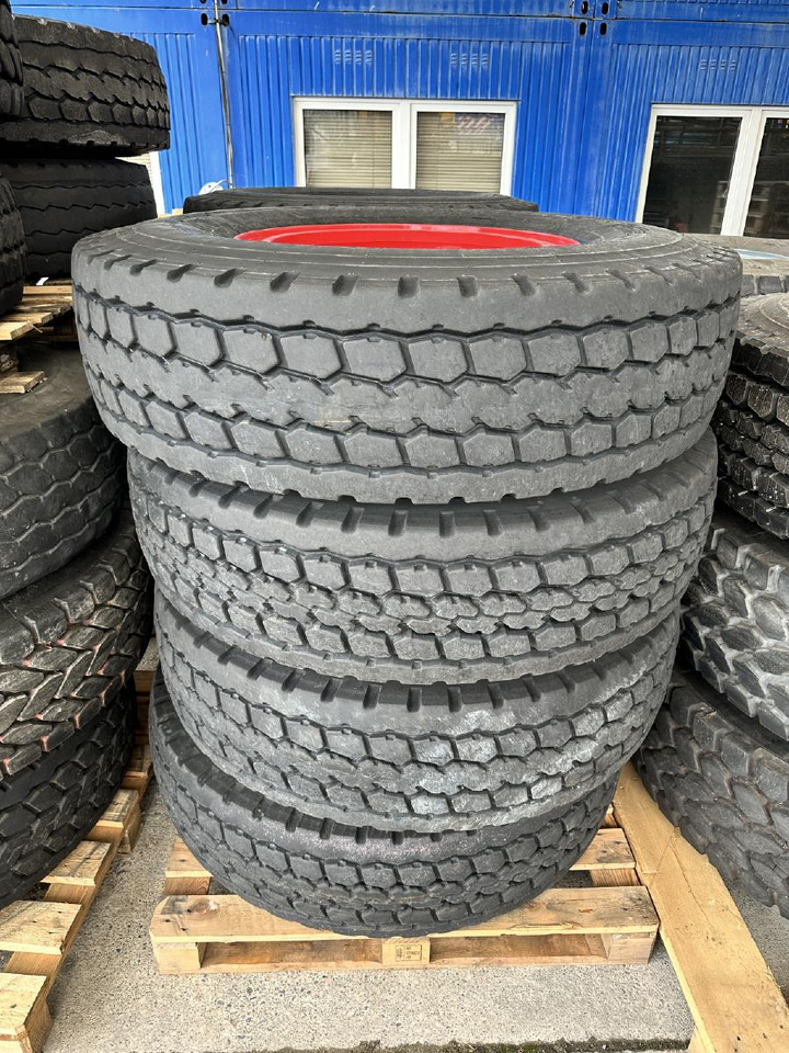 Liebherr Zubehör = Kompletträder 8 x Bridgestone VHS 385/95 R25 (14.00 R25) - Autogrúa: foto 2 Liebherr Zubehör = Kompletträder 8 x Bridgestone VHS 385/95 R25 (14.00 R25) - Autogrúa: foto 2