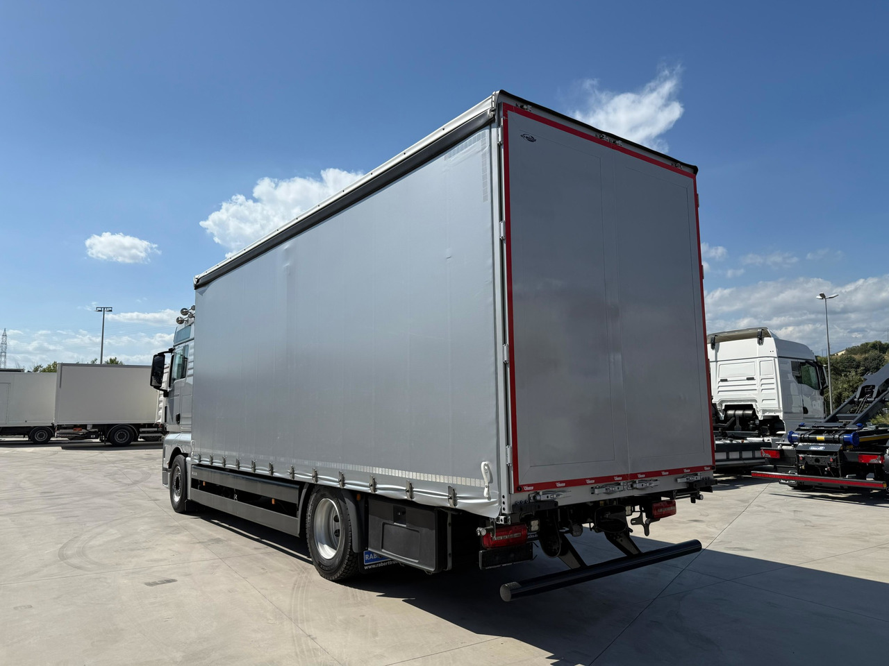 MAN 18.430 LL TGX E6 (Tauliner) - Camión lona: foto 3 MAN 18.430 LL TGX E6 (Tauliner) - Camión lona: foto 3