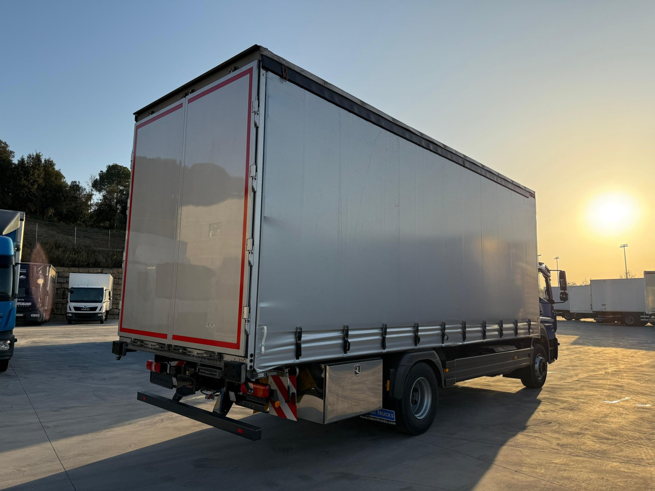 MERCEDES BENZ 16.30L Atego E6 (Tauliner) - Camión lona: foto 3 MERCEDES BENZ 16.30L Atego E6 (Tauliner) - Camión lona: foto 3