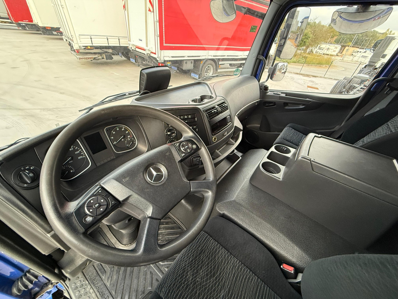 MERCEDES BENZ 16.30L Atego E6 (Tauliner) - Camión lona: foto 5 MERCEDES BENZ 16.30L Atego E6 (Tauliner) - Camión lona: foto 5