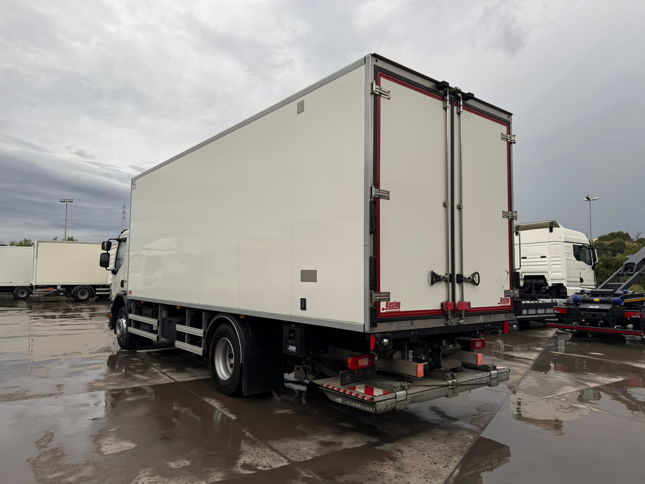 VOLVO FE320 E6 (Refrigerator) - Camión frigorífico: foto 3 VOLVO FE320 E6 (Refrigerator) - Camión frigorífico: foto 3
