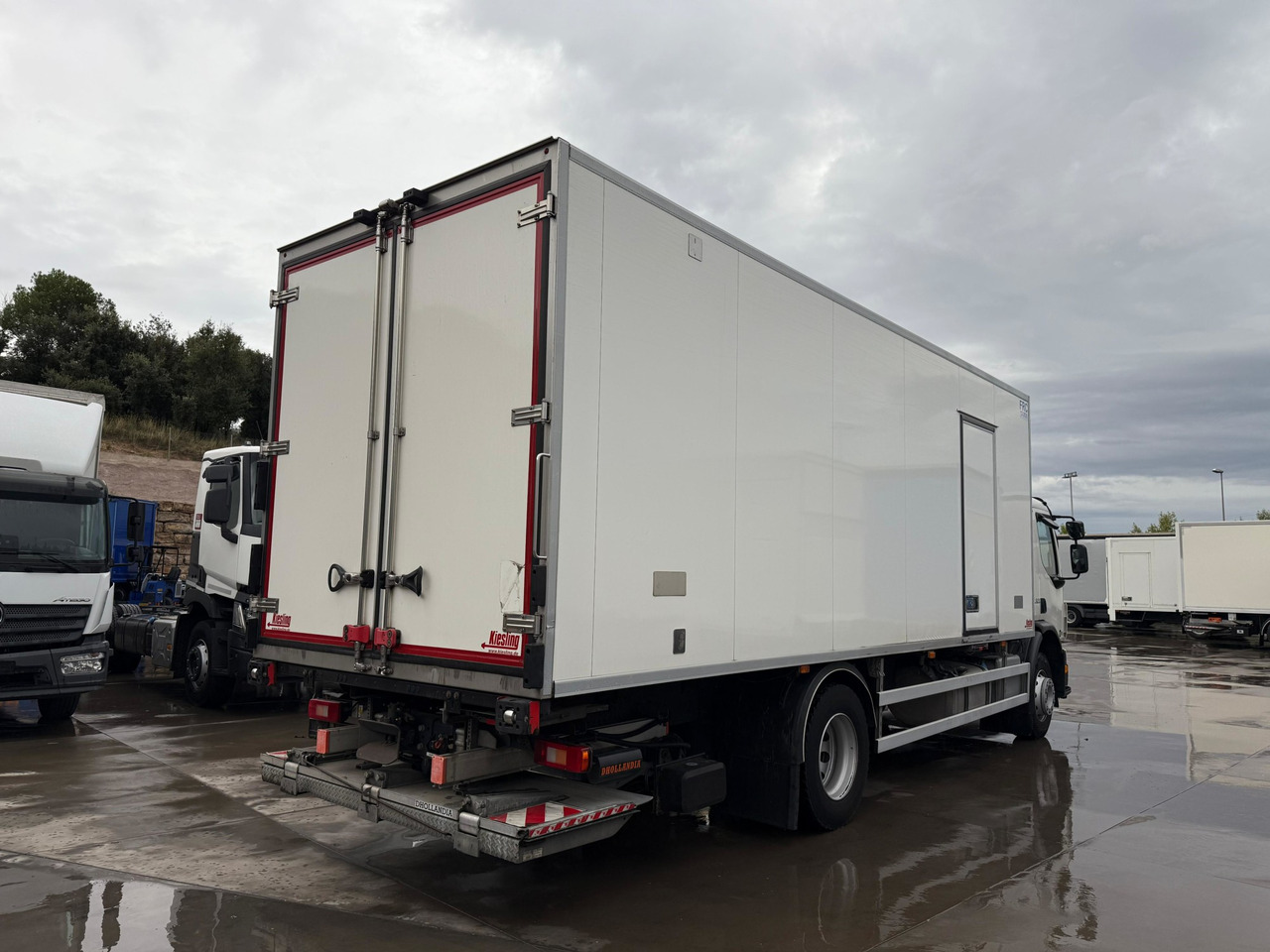 VOLVO FE320 E6 (Refrigerator) - Camión frigorífico: foto 4 VOLVO FE320 E6 (Refrigerator) - Camión frigorífico: foto 4