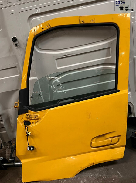 Volvo FM left doors (2021-2024) - Puerta y piezas: foto 1 Volvo FM left doors (2021-2024) - Puerta y piezas: foto 1