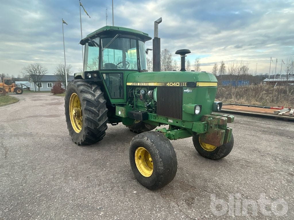 JOHN DEERE 4040 QR - Tractor: foto 3 JOHN DEERE 4040 QR - Tractor: foto 3