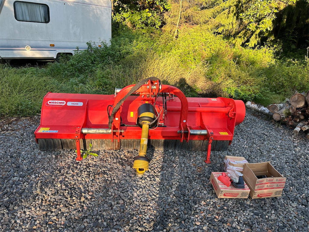Maschio Tigre 250 - Desbrozadora de martillos: foto 2 Maschio Tigre 250 - Desbrozadora de martillos: foto 2