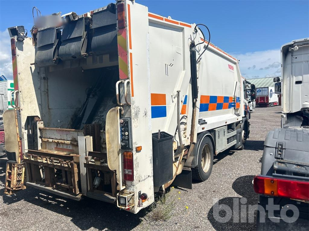 SCANIA P94DB4X2LA230 - Camión de basura: foto 4 SCANIA P94DB4X2LA230 - Camión de basura: foto 4
