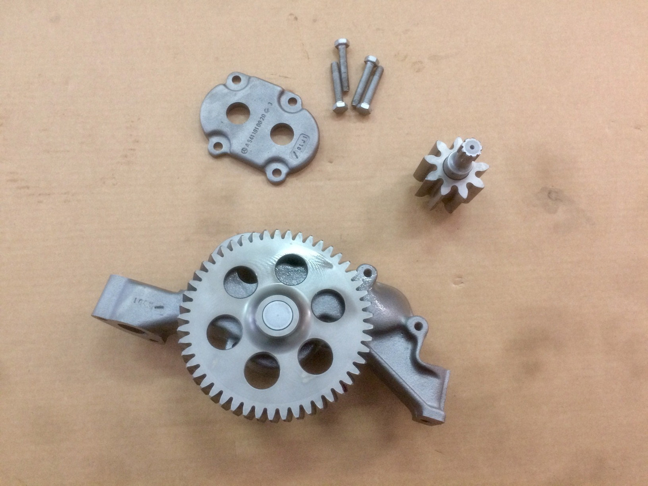 POMPA OLIO MOTORE MERCEDES OM457HLA - Bomba de aceite para Camión: foto 3 POMPA OLIO MOTORE MERCEDES OM457HLA - Bomba de aceite para Camión: foto 3