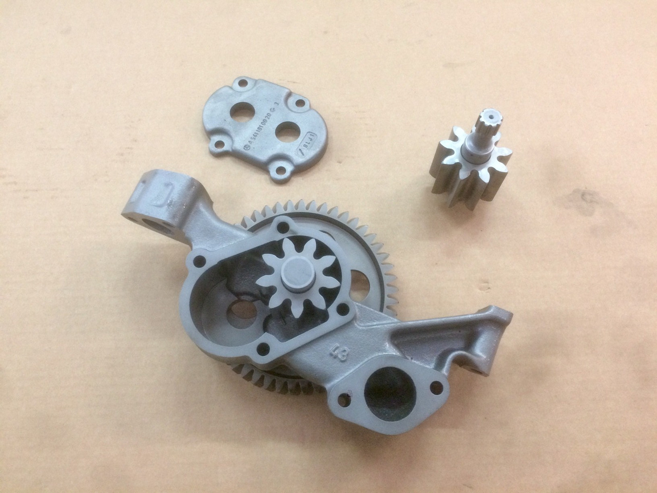 POMPA OLIO MOTORE MERCEDES OM457HLA - Bomba de aceite para Camión: foto 1 POMPA OLIO MOTORE MERCEDES OM457HLA - Bomba de aceite para Camión: foto 1