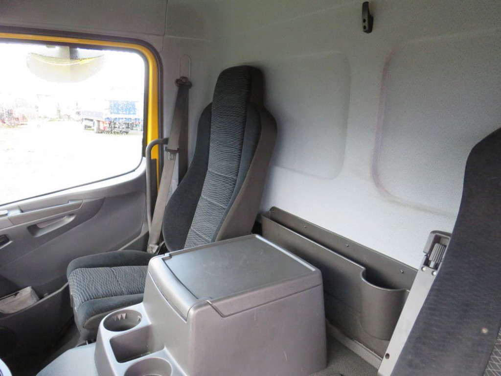 MERCEDES-BENZ Atego 1224 L Pritsche LBW - Camión lona: foto 2 MERCEDES-BENZ Atego 1224 L Pritsche LBW - Camión lona: foto 2