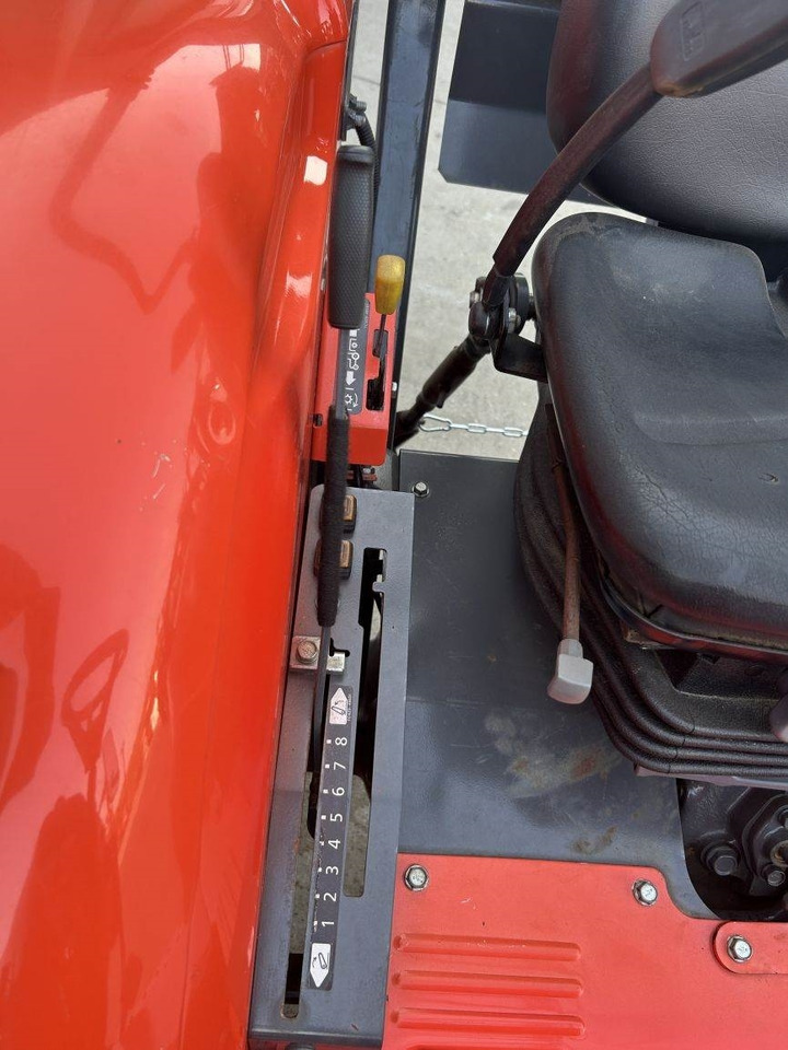Tractor municipal Kubota L1-382 (5278): foto 10