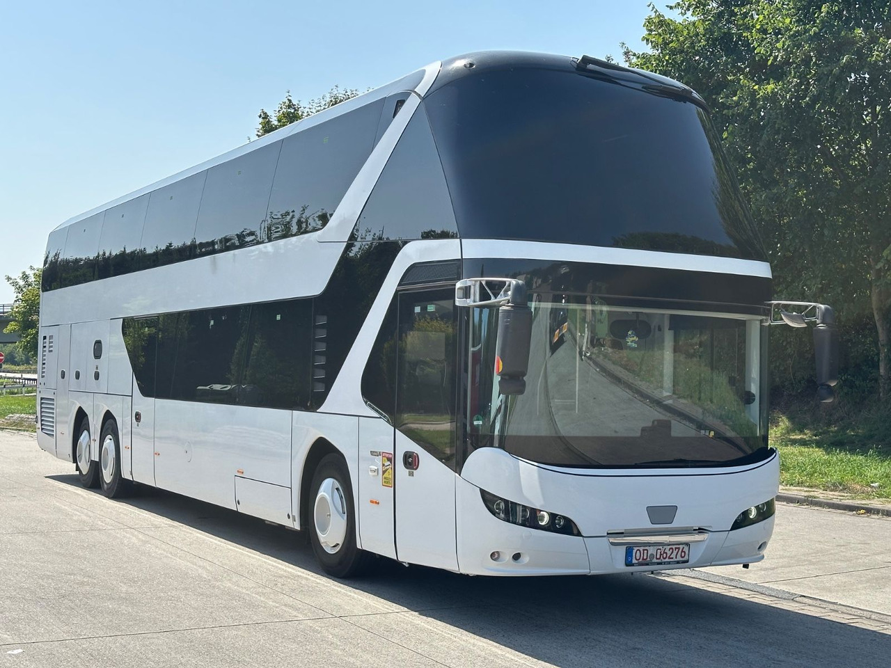 Neoplan P06 Skyliner L (83 Sitze*TOP*Motor Neu*Panorama) - Autobús de dos pisos: foto 1 Neoplan P06 Skyliner L (83 Sitze*TOP*Motor Neu*Panorama) - Autobús de dos pisos: foto 1